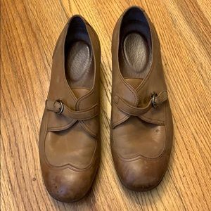 Dansko tan shoes size 39